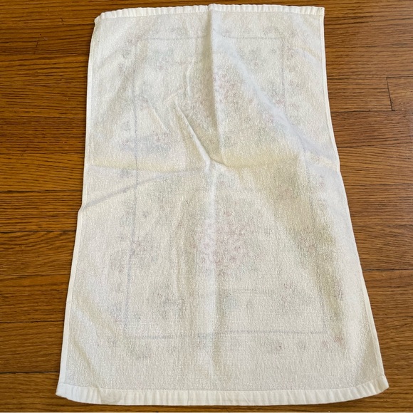 Floral and Leaf Patterned Hand Towels - Picture 9 of 9